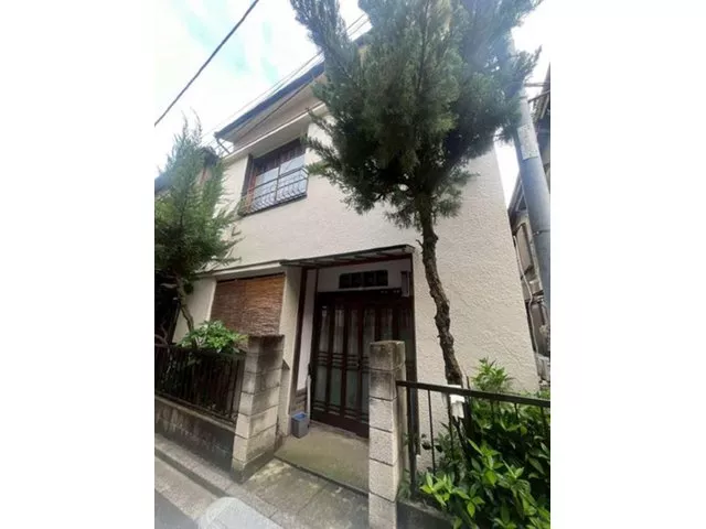 "Excellent location with multiple train lines available!" ■ Leasehold house ■ Suitable for both personal use and investment considerations