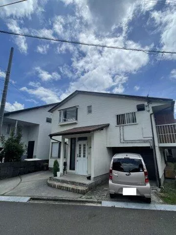 Awai Kawara, Matsuyama-city (Awai station) 2F 4LDK

4.8 million yen