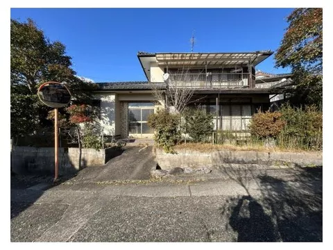 176 tsubo of land area, south-facing with good sunlight on the second floor with no buildings in front