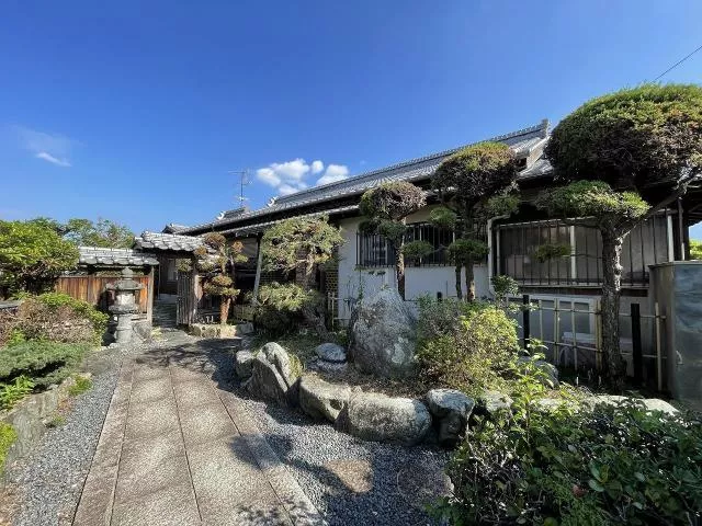 Niihama City, Kitauchi Town 2-chome (Niihama Station) Single-story building 7DK