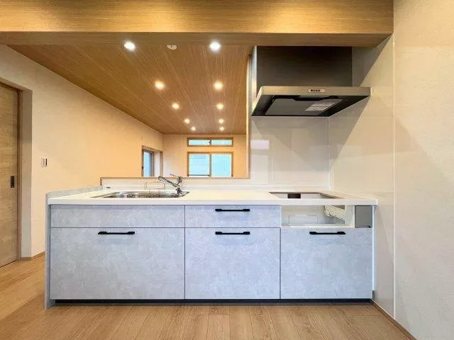 【Interior and exterior renovated】Adopts high-insulation double windows! Comfortable all year round and reduces utility costs.