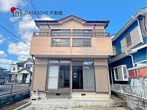 The LDK is on the second floor, ensuring privacy♪ Featuring a sloped ceiling for a spacious and comfortable feel!!