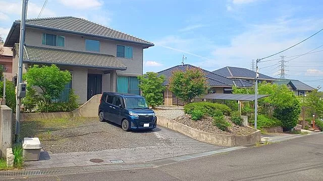 Used single-family home, Kintetsu Nara Line Ikoma Station, 15 minutes by bus, get off at Tahara-dai 9-chome, 5 minutes on foot