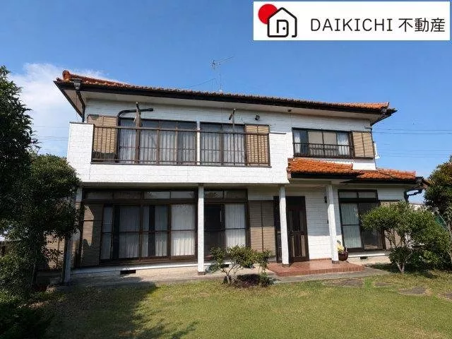 Ideal for multi-family homes ♪ Land area over 180 tsubo!! Parking for 4 or more cars is available ♪