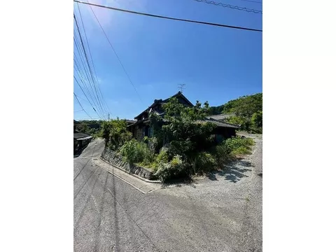 How about a second house? The parking lot is spacious♪