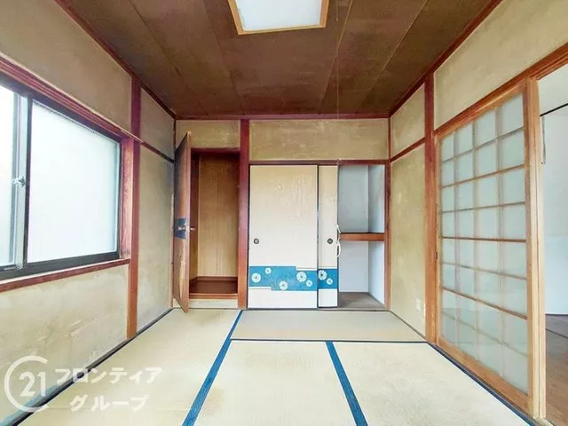 【Renovation history in 2010 + Immediate viewing available】Within 6 minutes walk from 2 lines ■Southwest and northwest corner lot