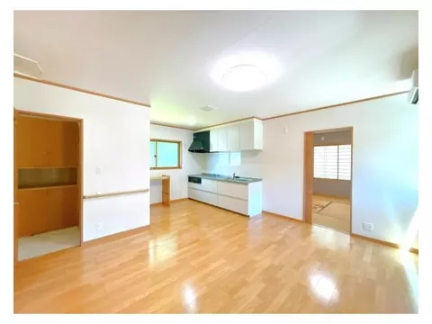 [Open House Held] [Immediate Move-in Available] [Cleaned] A single-story house with a 12-tatami LDK. One Western-style room.