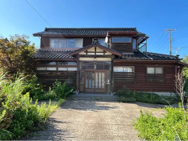 ☆332 tsubo of land! A spacious used house with a home garden space☆
