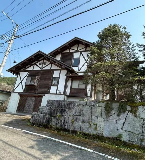 Kita District, Uchiko Town, Honkawa 2 stories above ground, 1 basement 11LDK