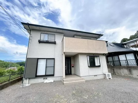 Open house event held / Limited-time current sale / Parking for 3 cars available / Garden space available /