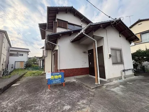 A used house in the livable Iriyama area!