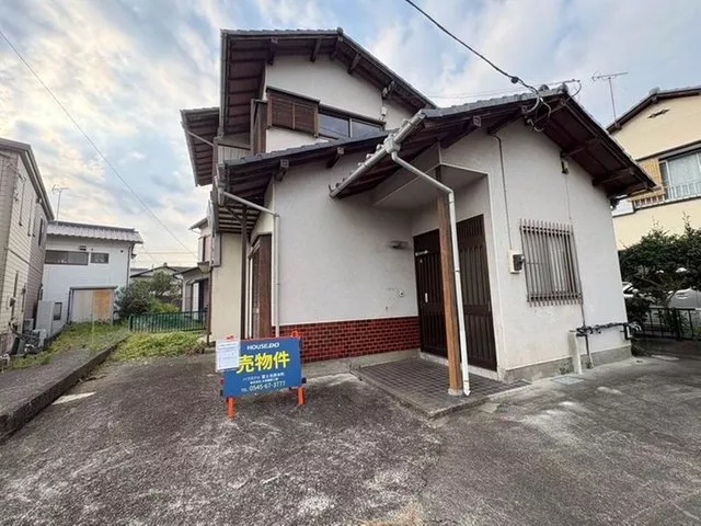 A used house in the livable Iriyama area!