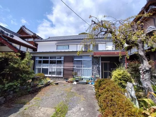 2F 6DK in Yonemizu Oaza Uradaiura, Saeki City

4,000,000 yen