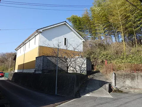 Used single-family home, residence and warehouse (workplace)