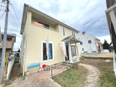 Spacious layout with plenty of storage♪ The entrance is open and airy with a high ceiling! Economical city gas and public sewer area!