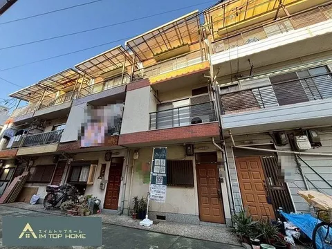 Purchase possible in the 30,000 yen range per month, including renovation costs; convenient living with many commercial facilities.