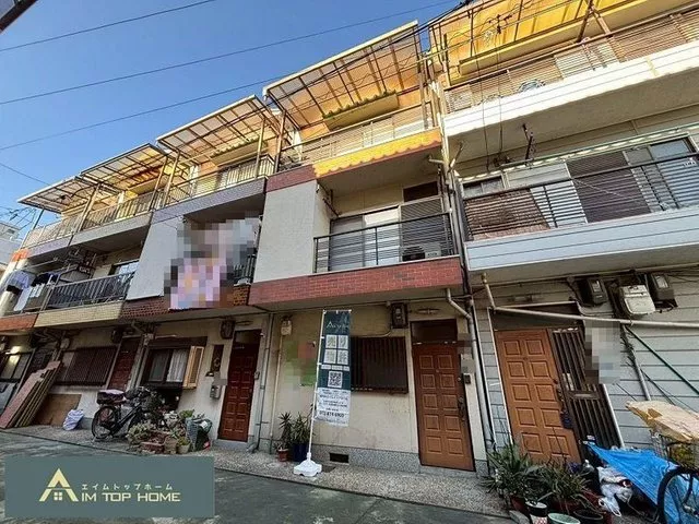 Purchase possible in the 30,000 yen range per month, including renovation costs; convenient living with many commercial facilities.