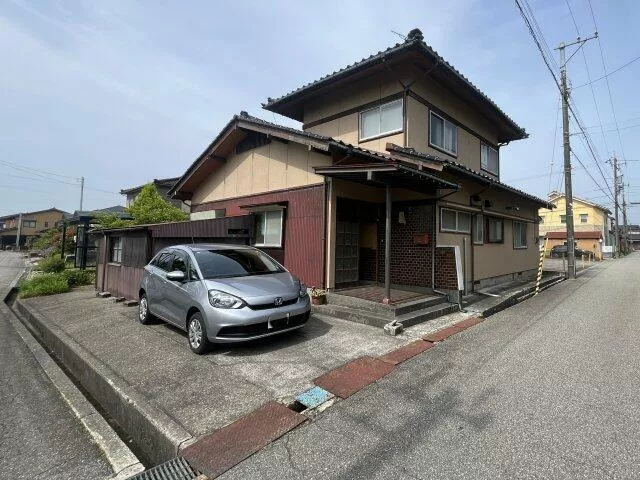 Takaoka City, Shimokokuno (in front of Daiichi Inn Shinminato Cross Bay Station) 2-story building, 5K