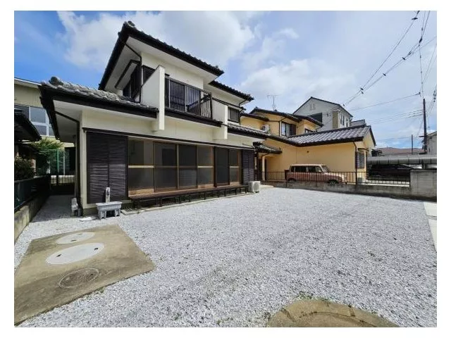 [Open House Held] [Renovated] Parking available for 3 standard cars in parallel. All water facilities have been replaced with new ones.
