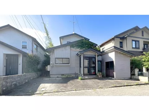 Within a 10-minute walk to Granmart Tegata Store, convenient for daily shopping ♪