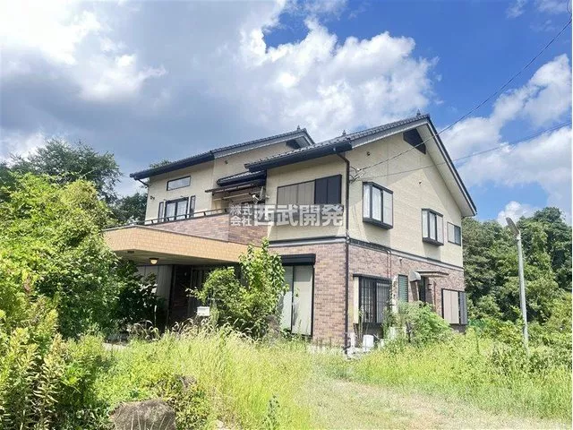 Live freely on a spacious lot in a nature-rich living environment.