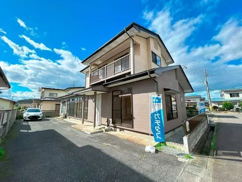 [Open House Held] [Interior and Exterior Renovated] [New Water Facilities Replaced] Width of the front road