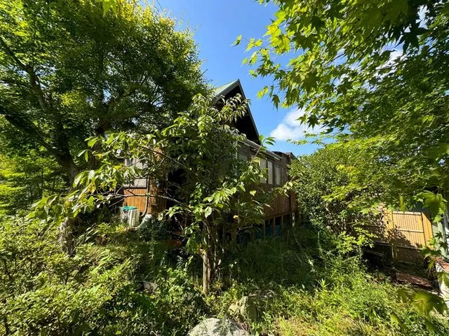 Lot size: approx. 91 tsubos.......rich in nature........garden with a spacious area of more than 10 tsubos....