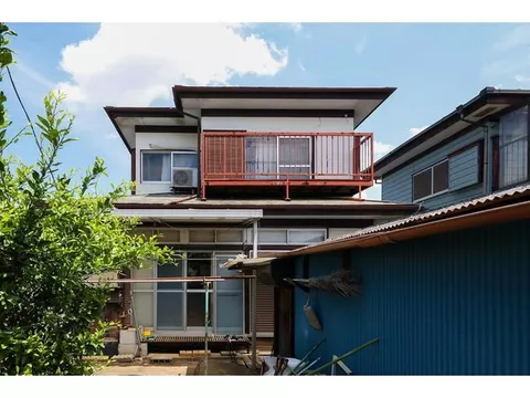 Corner lot with a land area of about 45 tsubo! A 4DK within walking distance of living facilities