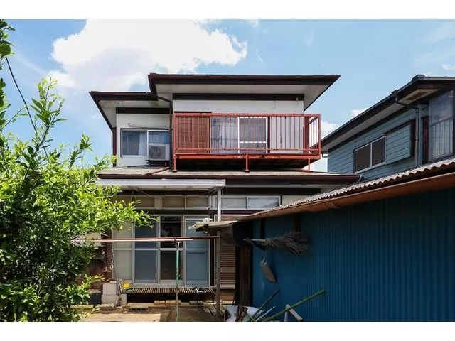 Corner lot with a land area of about 45 tsubo! A 4DK within walking distance of living facilities