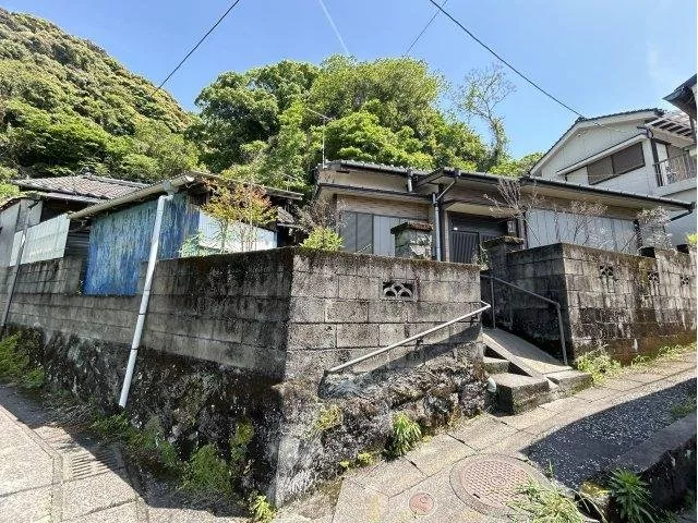 - 2 minutes on foot to Tamae Elementary School, Ishiki Elementary School, and Ishiki Hospital