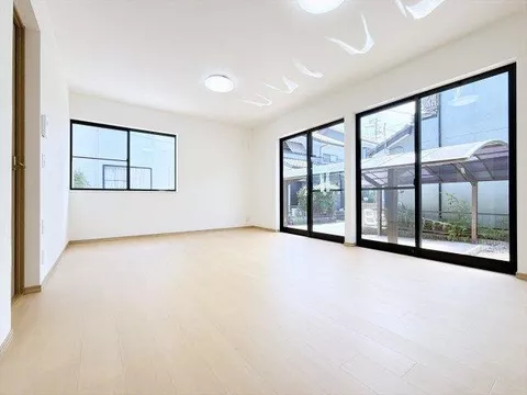 ◇Renovation of interior and exterior completed in June of Reiwa 8◇2 parking spaces available◇South-facing with good sunlight