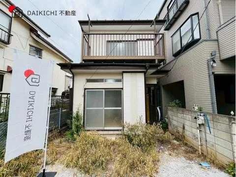 A bright house with two-sided lighting in all rooms! Good sunlight and ventilation!