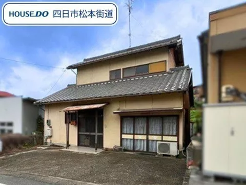 [Parking for 3 cars in parallel] A 3DK with good access to Yokkaichi city via the Namikawa Road.