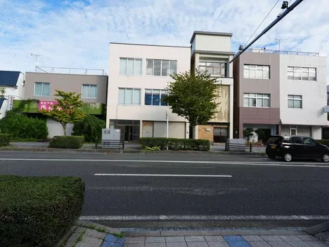 A bright interior where you can relax comfortably without worrying about others' gaze♪
