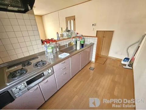■Parking for 4 cars! ■Convenience store 10 minutes on foot ☆ ■Spacious used house of 42 tsubo