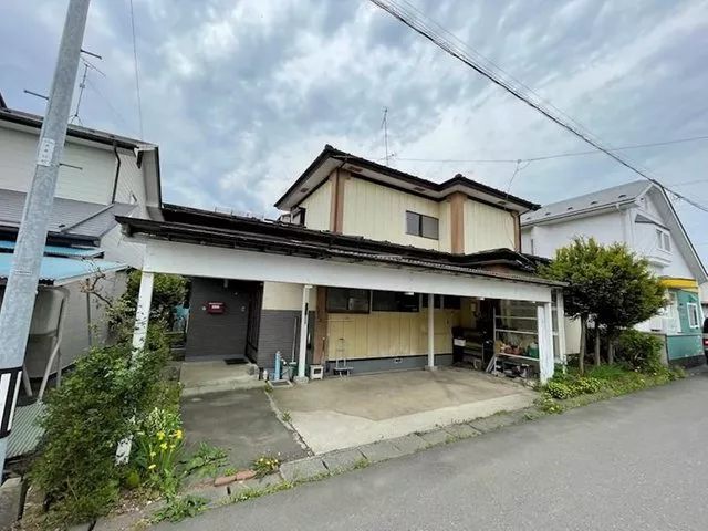 20 minutes by bus from JR Nemuro Main Line "Kushiro", 4 minutes on foot