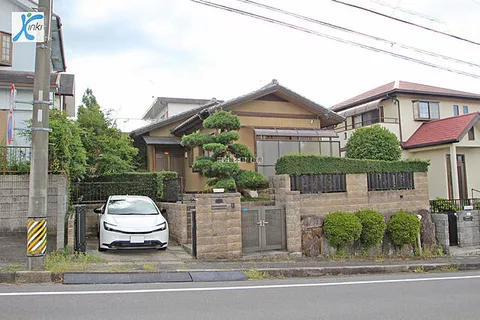 Used single-family home, 14 minutes by bus from Kintetsu Osaka Line Nabari Station, 1 minute on foot after getting off the bus