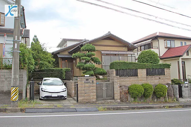 Used single-family home, 14 minutes by bus from Kintetsu Osaka Line Nabari Station, 1 minute on foot after getting off the bus