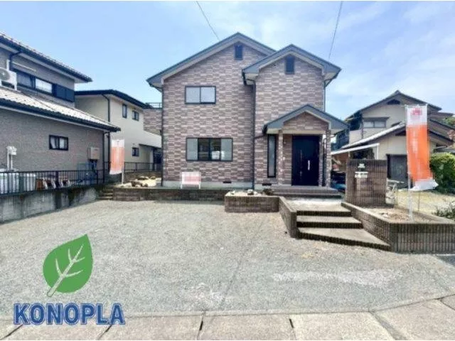 ☆Parking for 3 cars in parallel☆■Ample storage■Excellent living environment◎■Approximately 15 minutes on foot to elementary and junior high schools