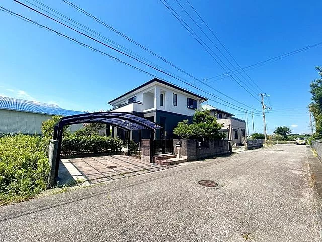 Used single-family home in Wadajima Town, Komatsushima City, Matsuda Shinden