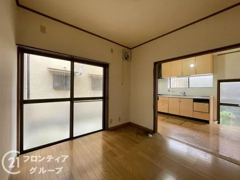 【Abundant storage 4DK + Immediate viewing available!】 Many rooms with two-sided lighting ■ 1 minute on foot from Makishima Elementary School