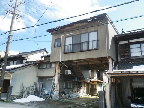 A property with the charm of urban convenience, suitable for large families.