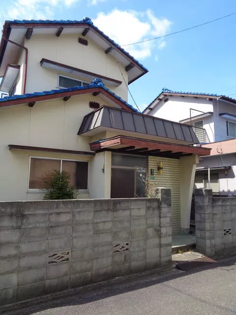 Matsuyama City Izumi Minami 4-chome 2-story building 4DK