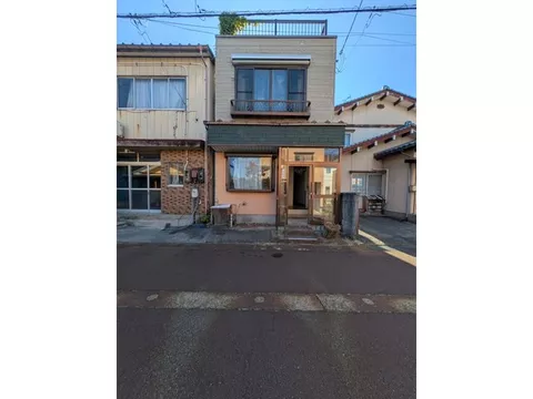Deep lot type (approximately 36m depth × 4.5m frontage)