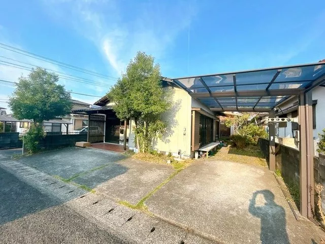 Open house event held / Current sale until August 31 / Exterior construction planned / Interior current sale / Quiet
