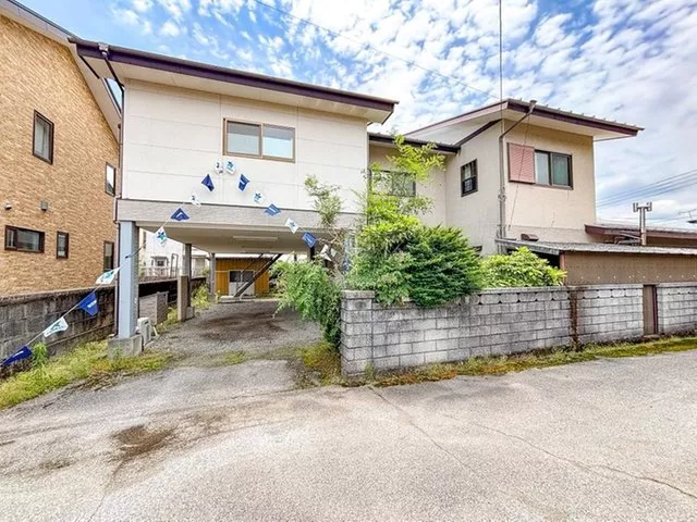 ◆Price revised◆ Current sale◆ A detached house with parking for 4 cars & suitable for two households♪