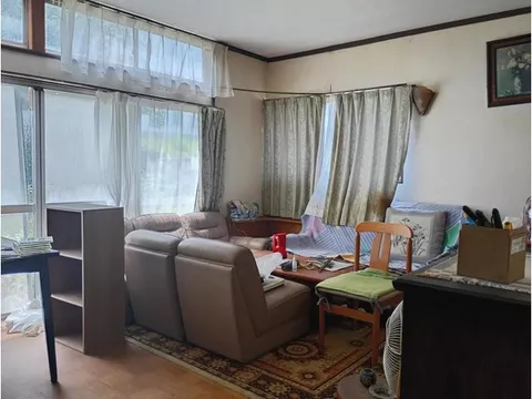 Land over 100 tsubo, Japanese-style room, two-story building, lush residential area - Image 3
