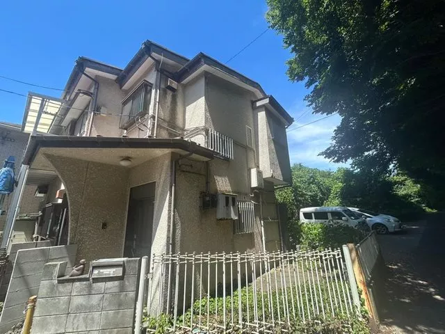 Within walking distance to the station!