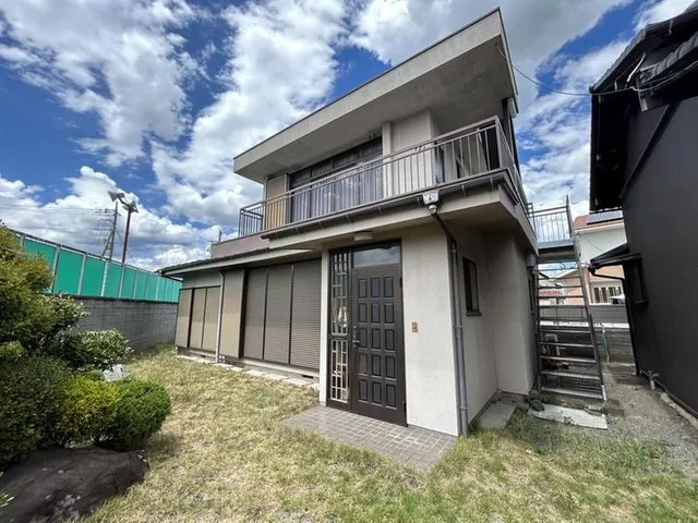 10-minute walk from JR Ichikawa Daimon Station, a separate single-story 2SK with a two-story 3K house with a rooftop terrace