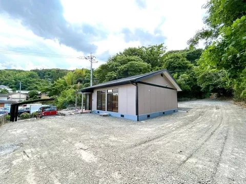 [Open House] Renovated interior and exterior / Move-in available within the year / Single-story / New seismic standards compliant / Water facilities replaced